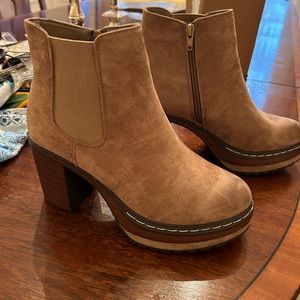 Altar’s state lug sole boot size 7. NWOB